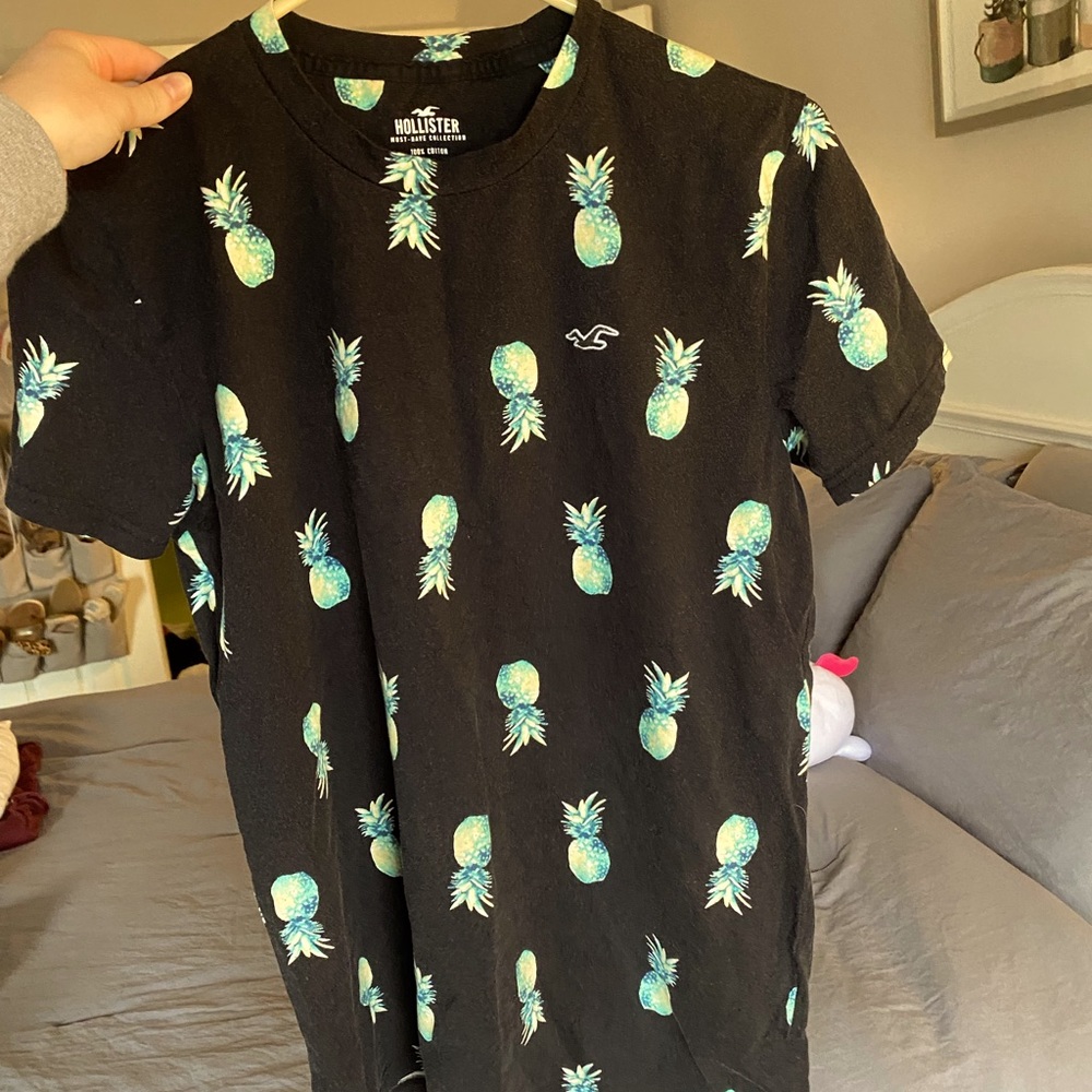 hollister pineapple t-shirt